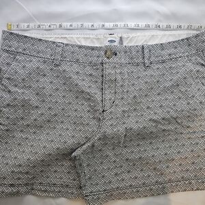 Old Navy Men’s Black & White Patterned Shorts
